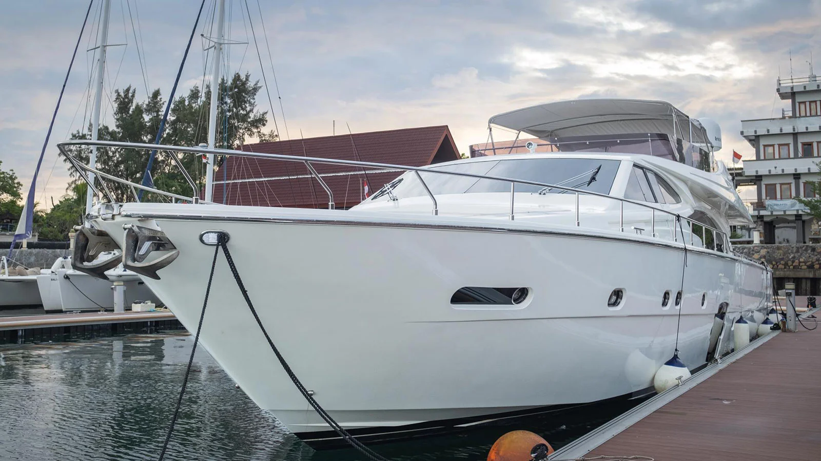 2009 Ferretti 780