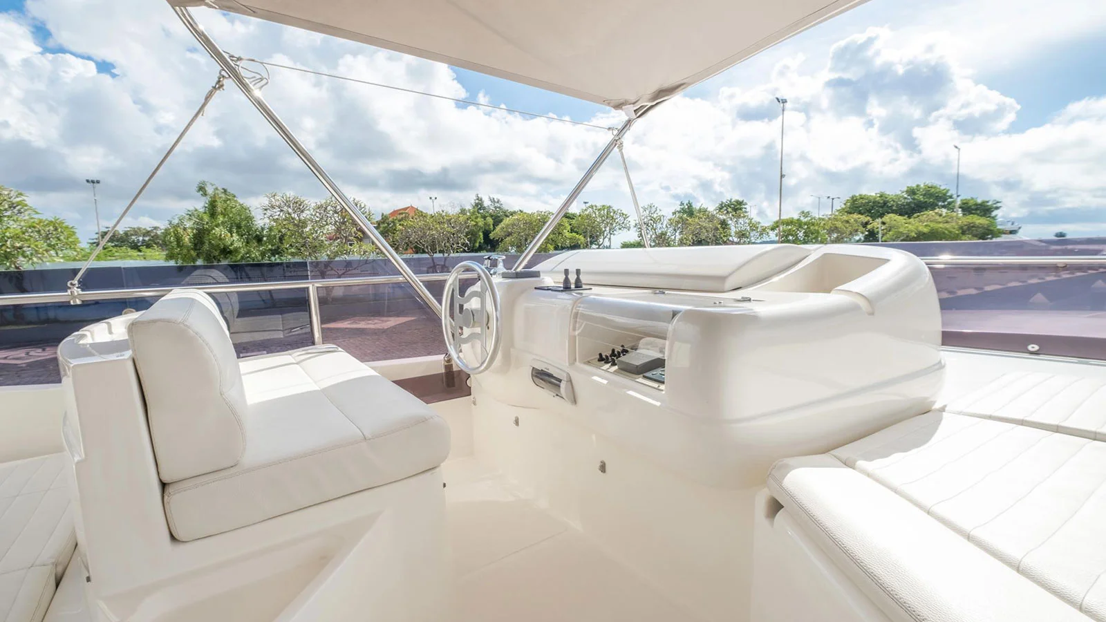 2009 Ferretti 780