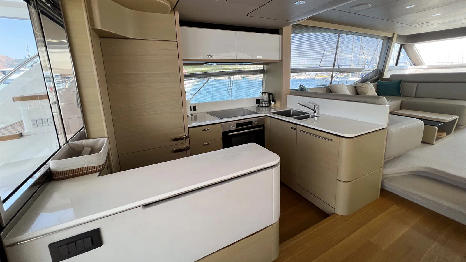 2019 Princess F62