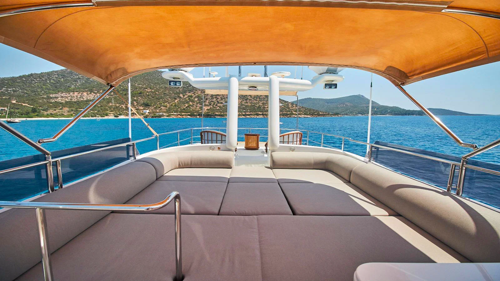 2010 Custom Line Navetta 33