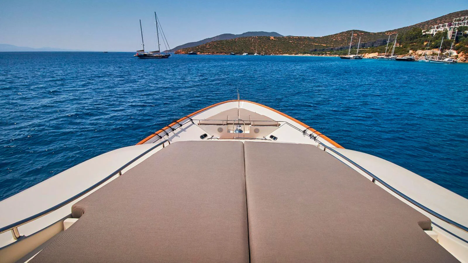 2010 Custom Line Navetta 33