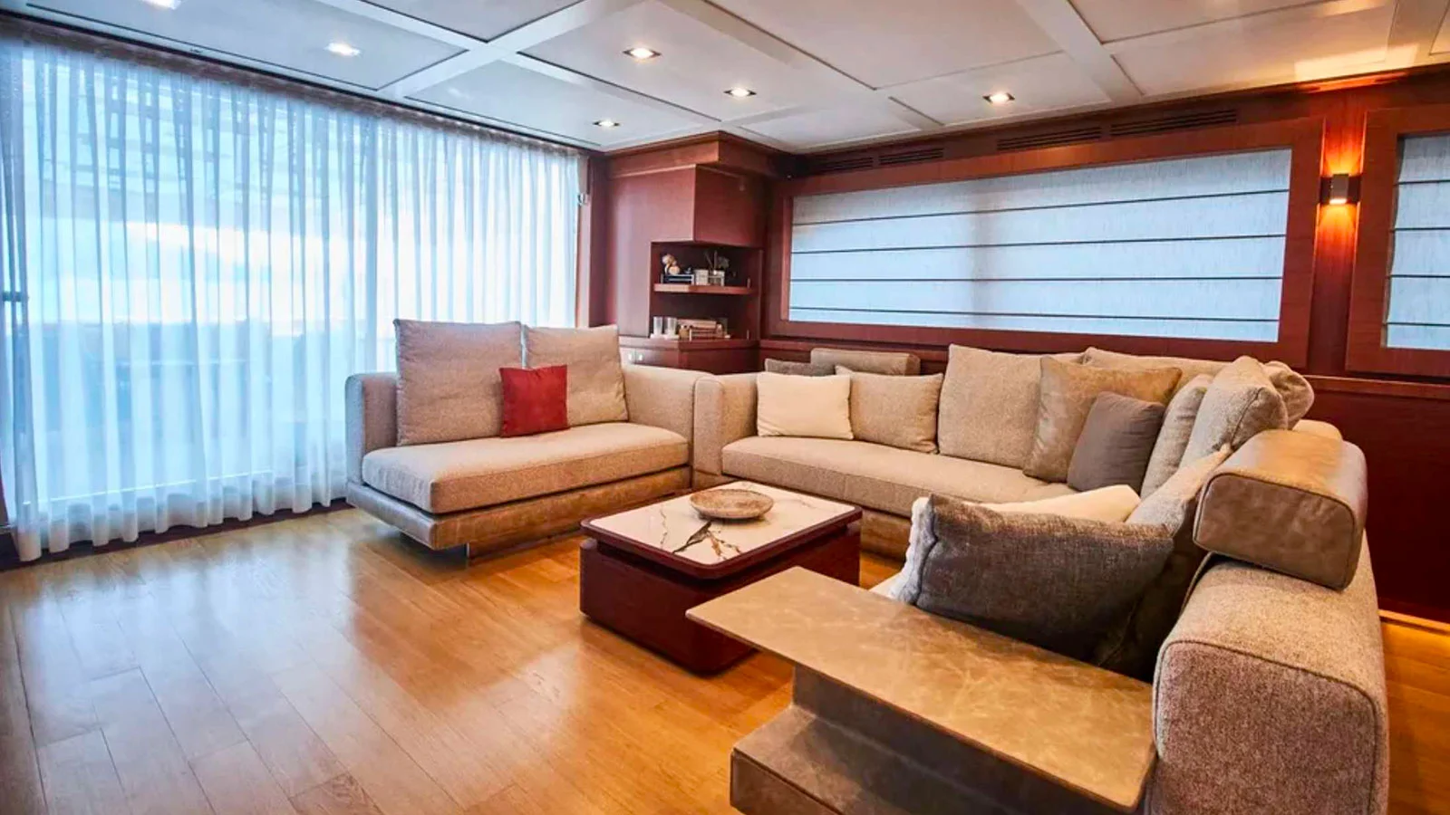 2010 Custom Line Navetta 33