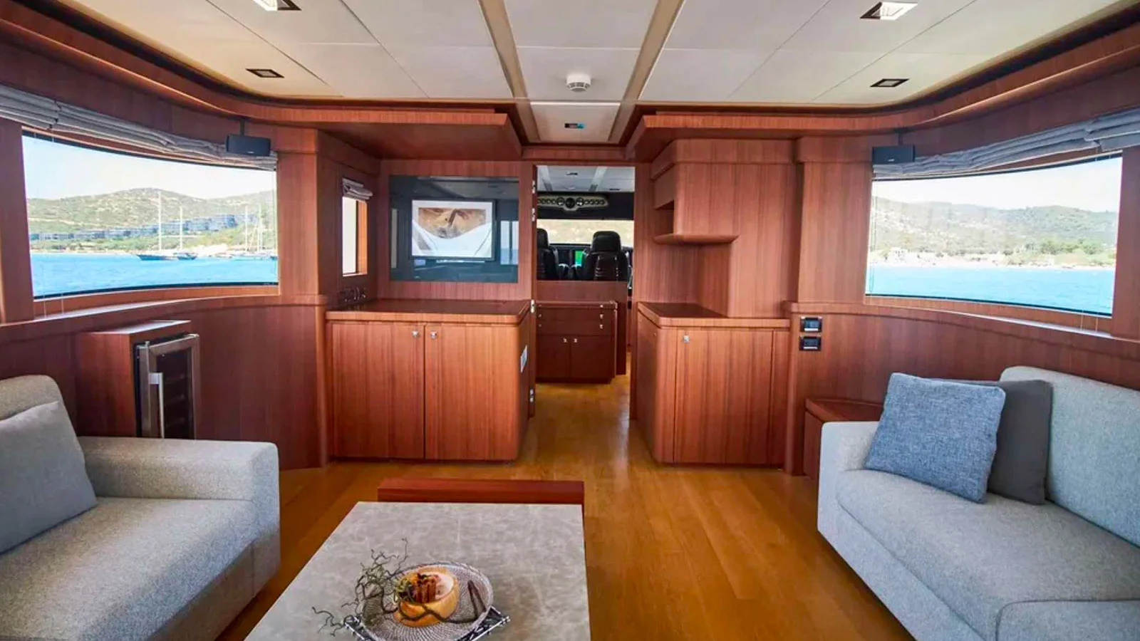 2010 Custom Line Navetta 33