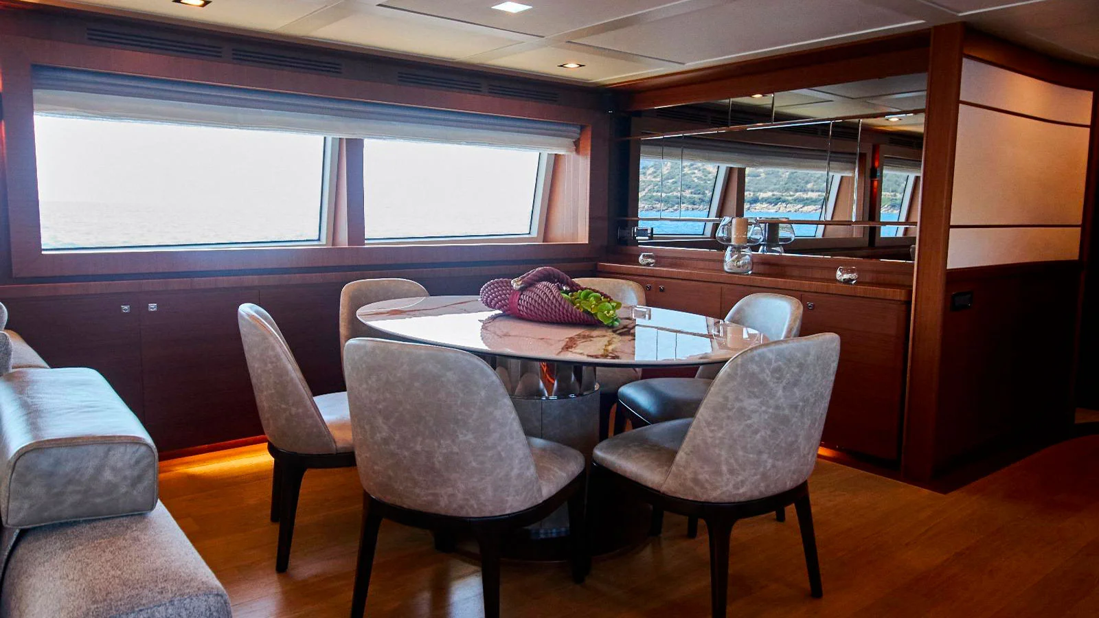 2010 Custom Line Navetta 33