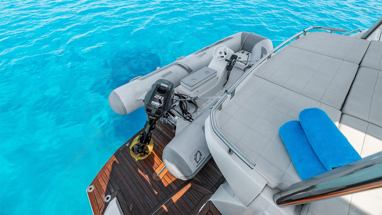 2017 Absolute 52 Fly