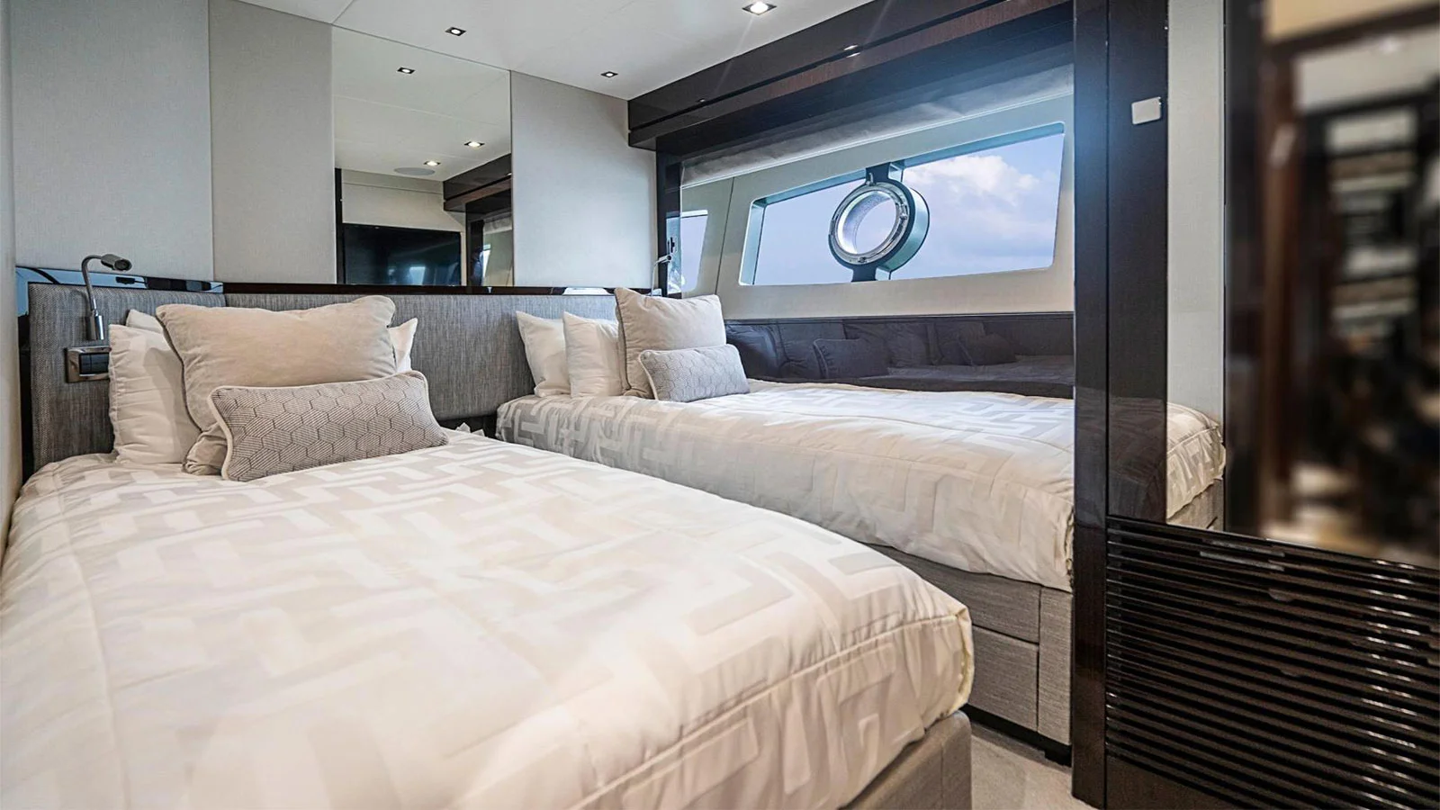 2017 Sunseeker 95 Yacht