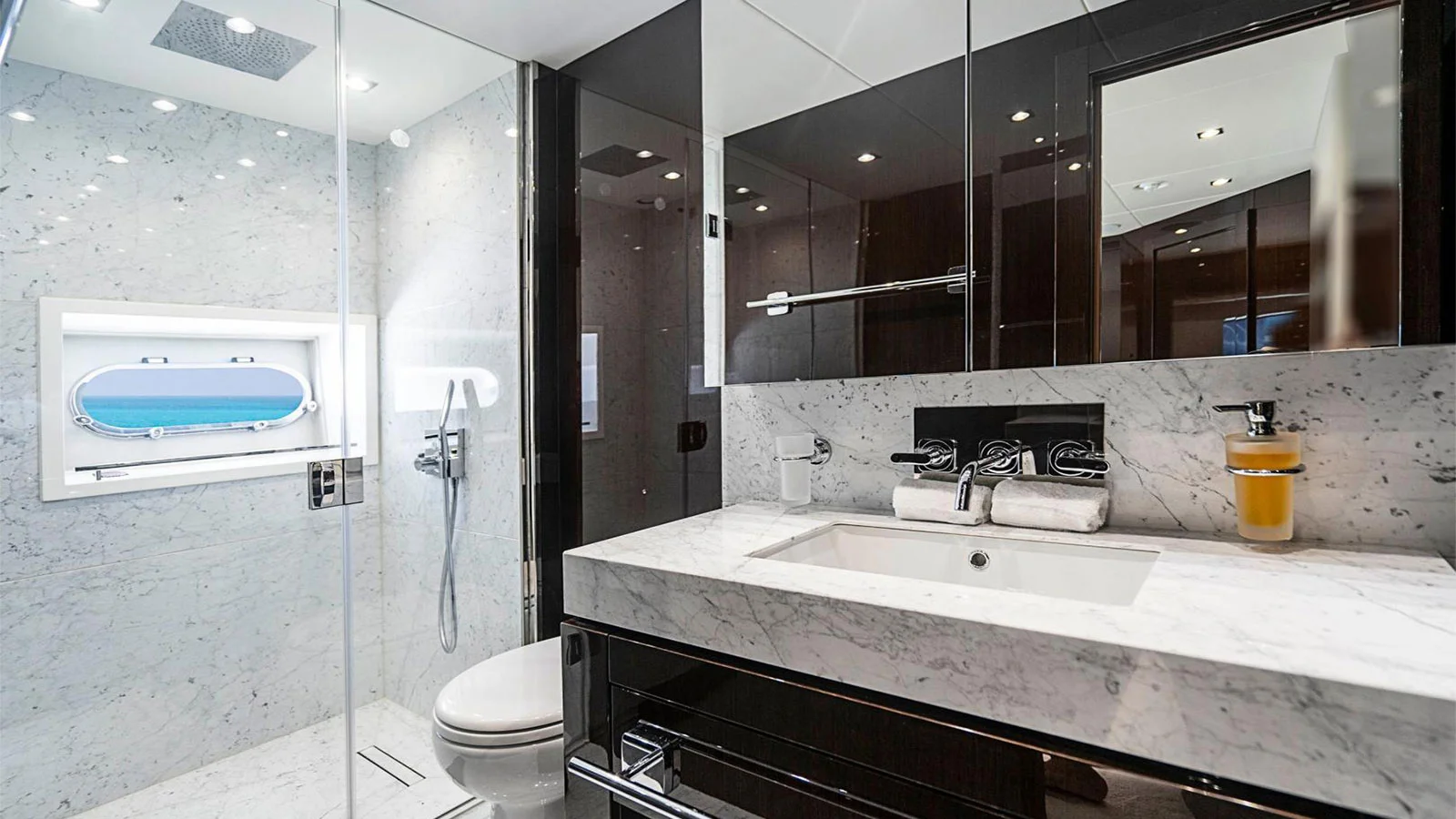 2017 Sunseeker 95 Yacht