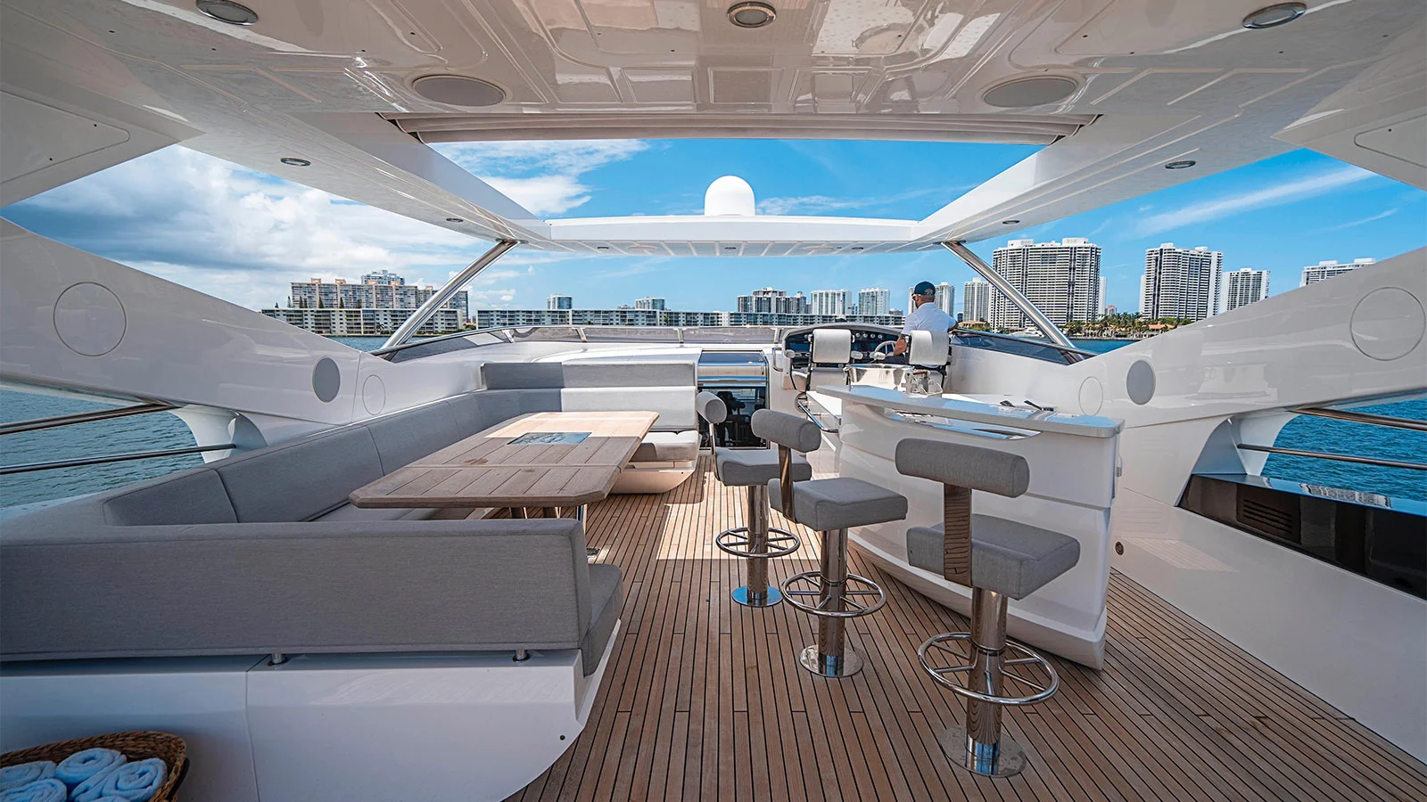 2017 Sunseeker 95 Yacht