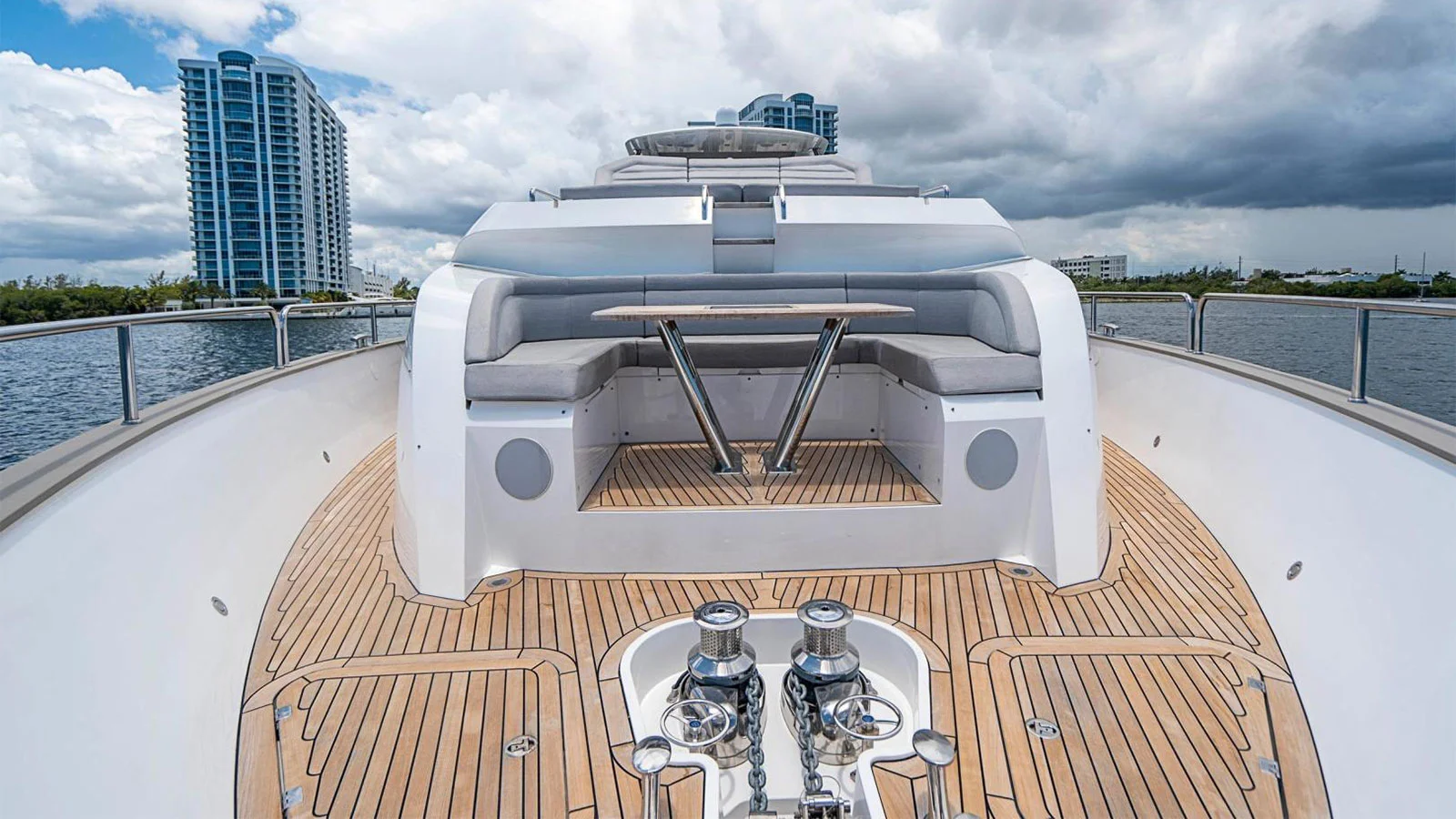 2017 Sunseeker 95 Yacht