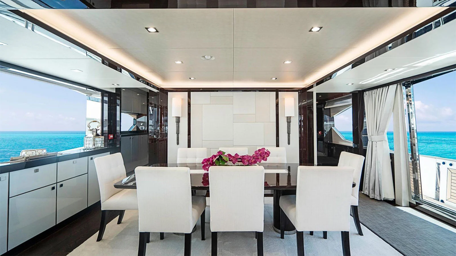 2017 Sunseeker 95 Yacht