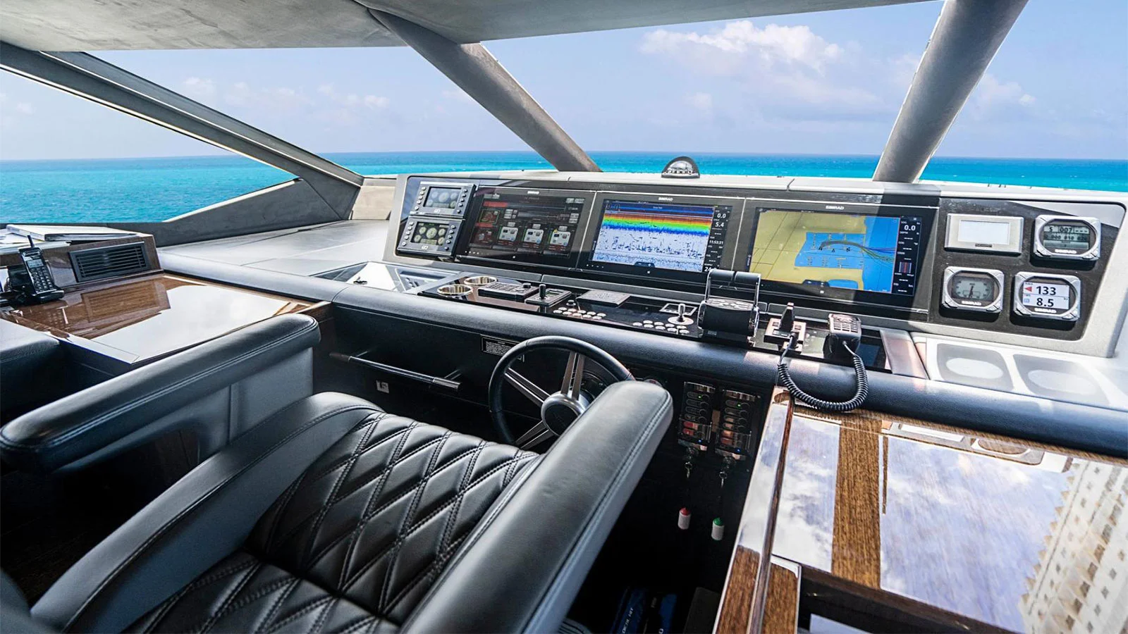 2017 Sunseeker 95 Yacht