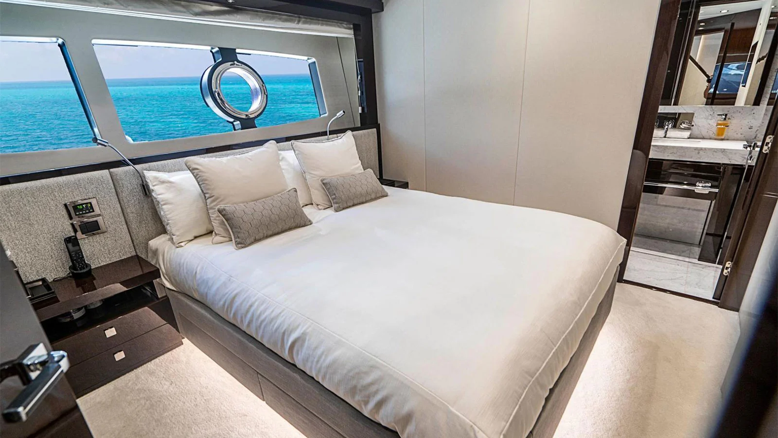 2017 Sunseeker 95 Yacht