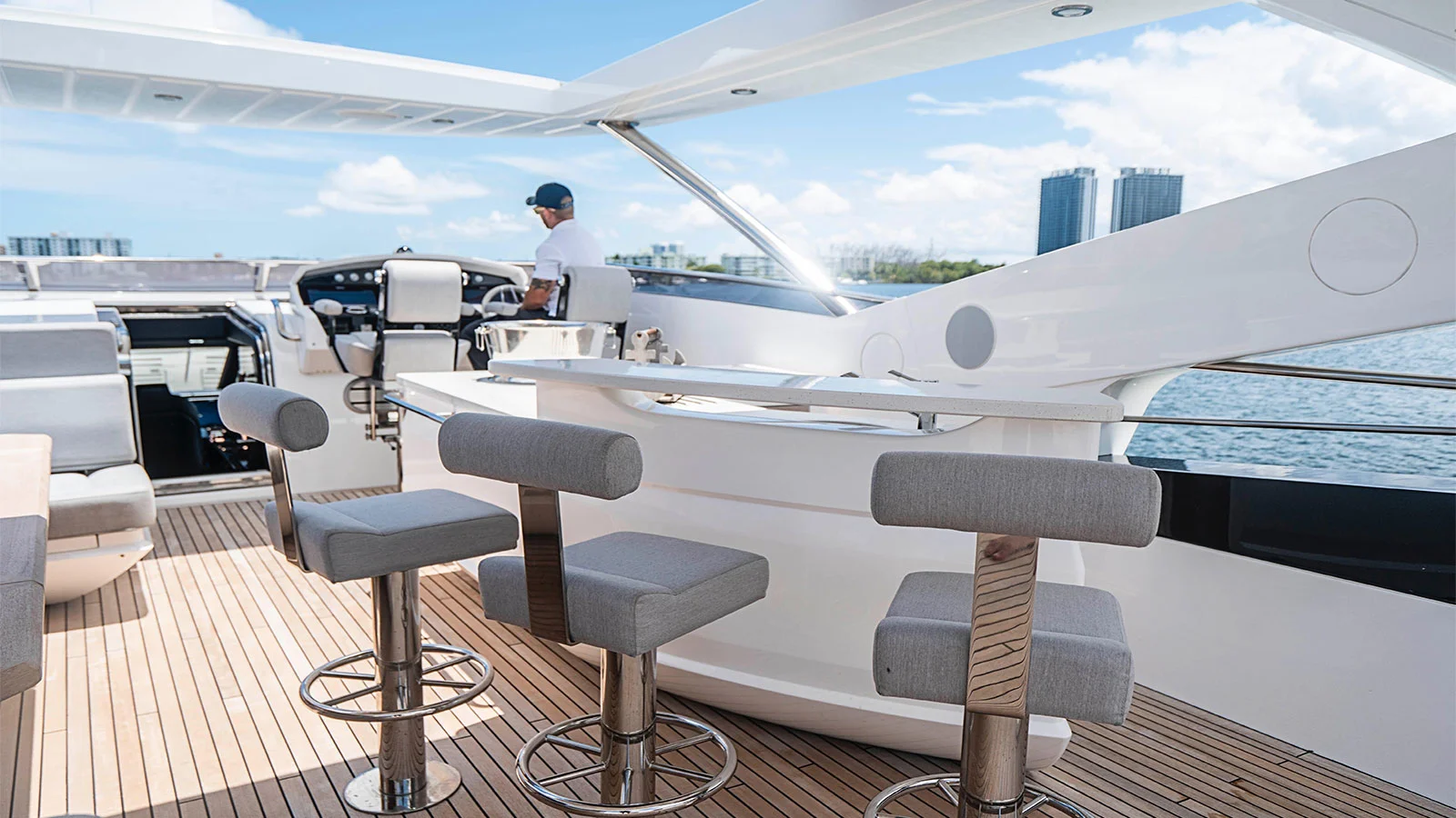 2017 Sunseeker 95 Yacht