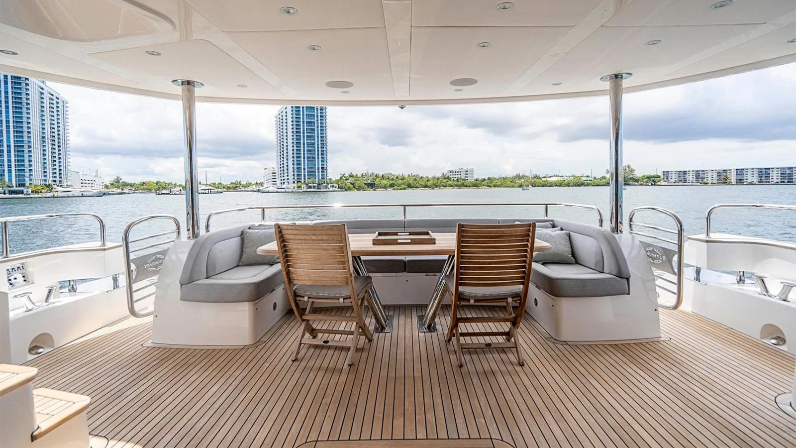 2017 Sunseeker 95 Yacht