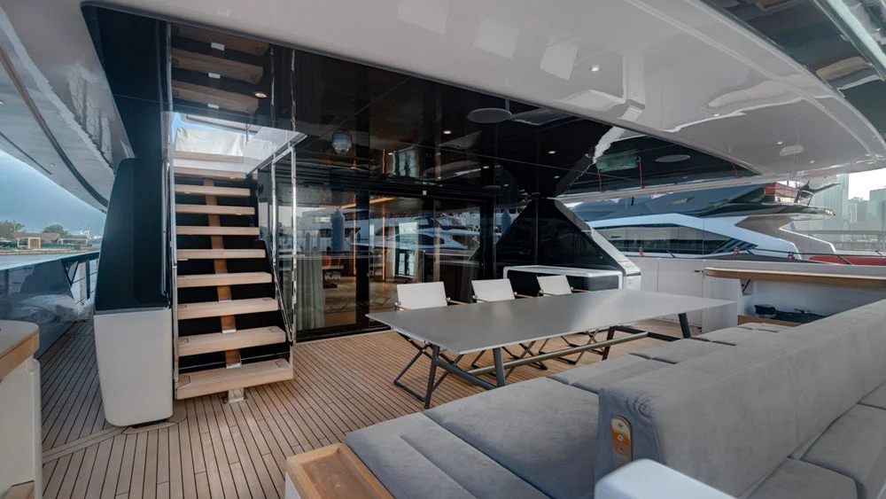 2023 Custom Line 106