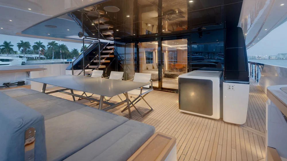 2023 Custom Line 106