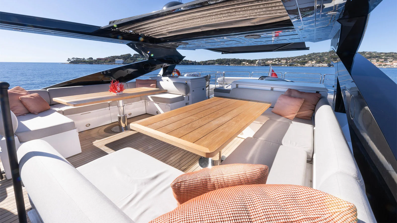 2013 Sunseeker 92 Yacht