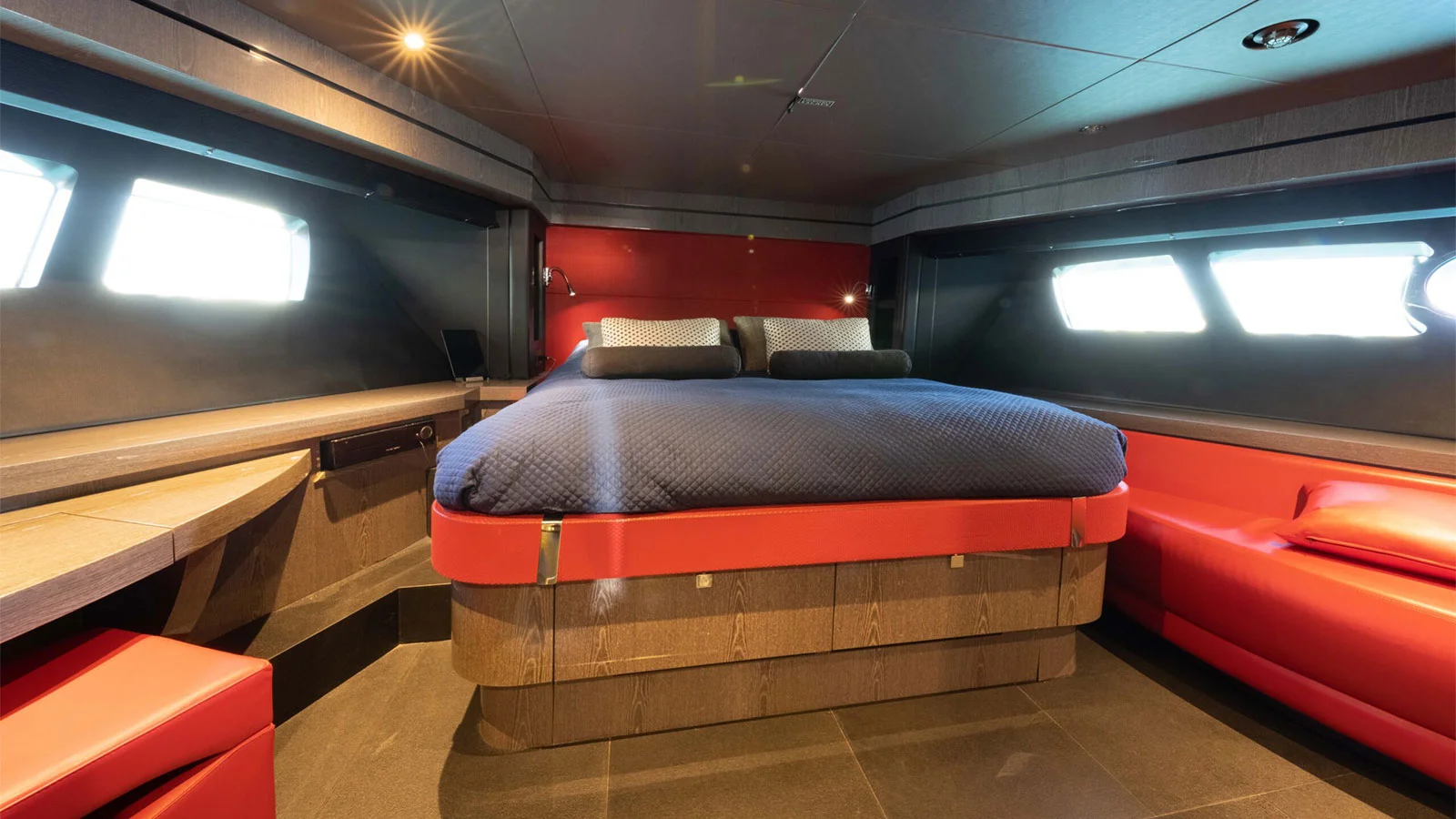 2013 Sunseeker 92 Yacht