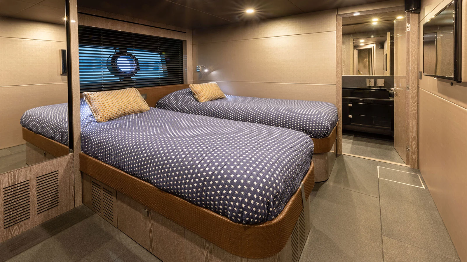 2013 Sunseeker 92 Yacht