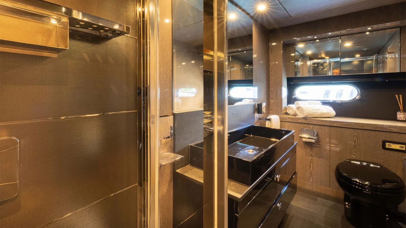 2013 Sunseeker 92 Yacht