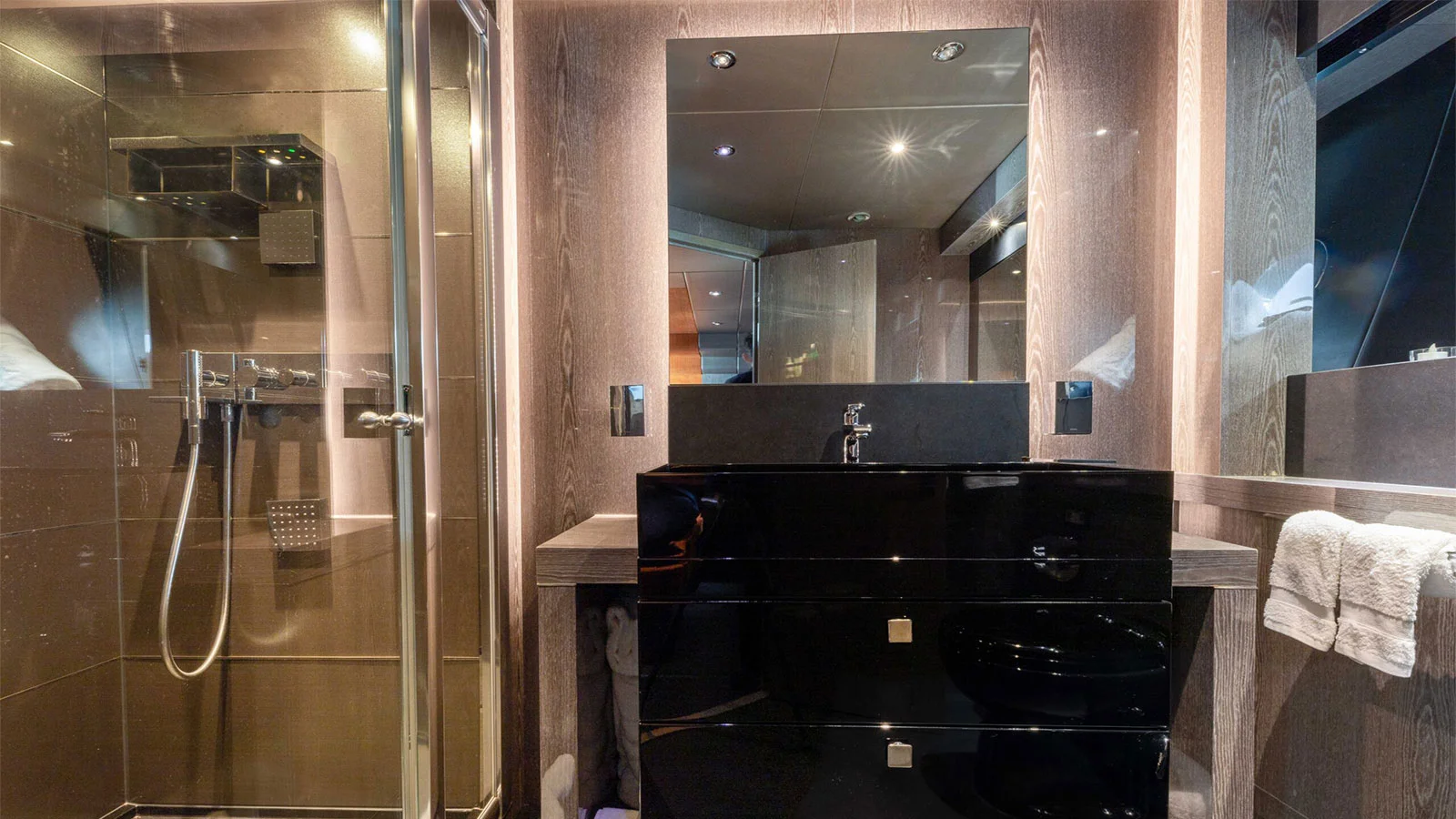 2013 Sunseeker 92 Yacht