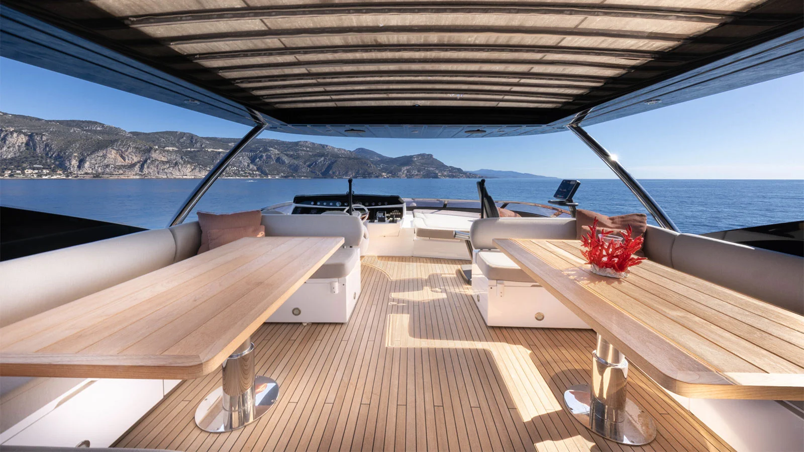 2013 Sunseeker 92 Yacht