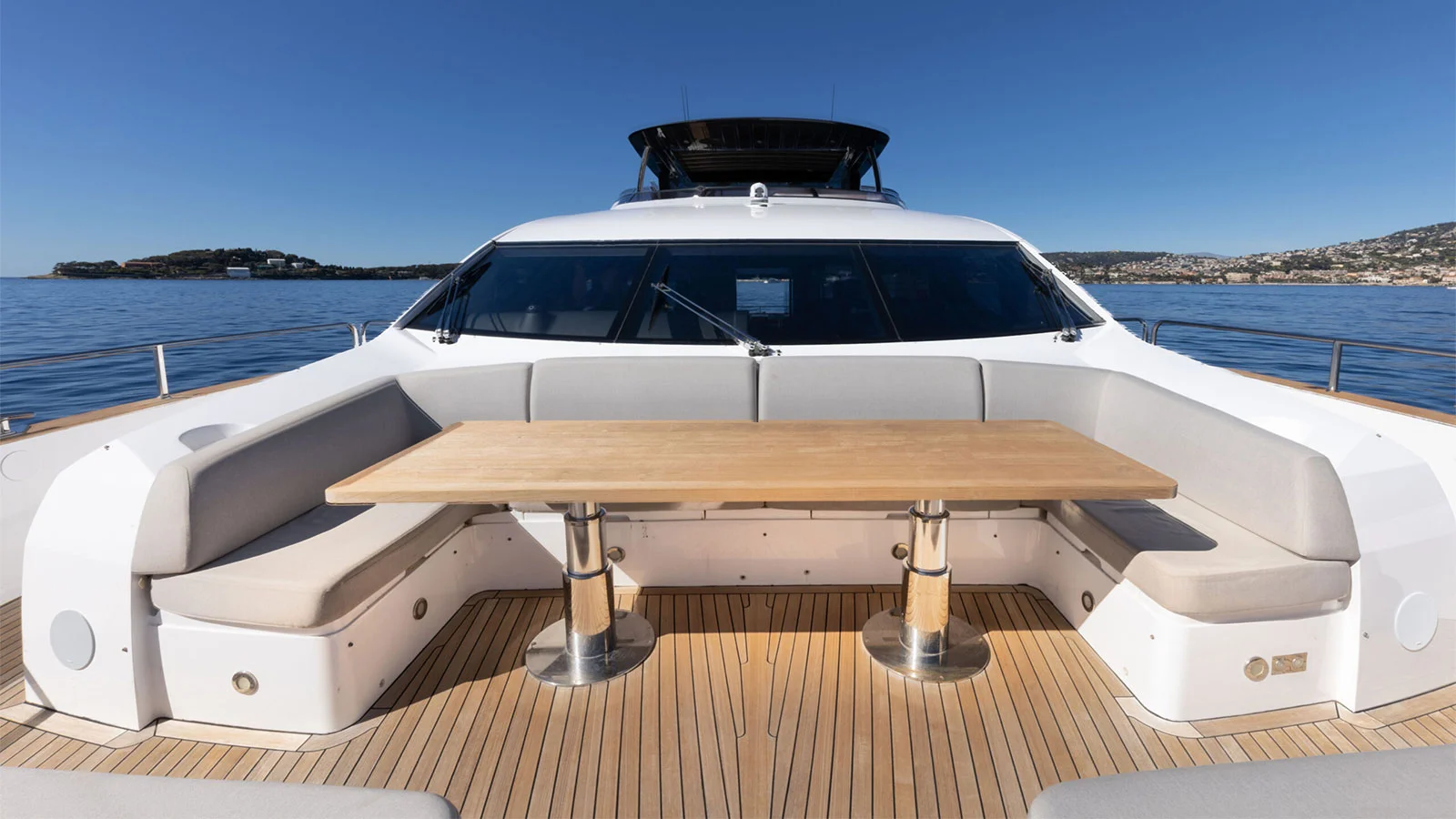 2013 Sunseeker 92 Yacht