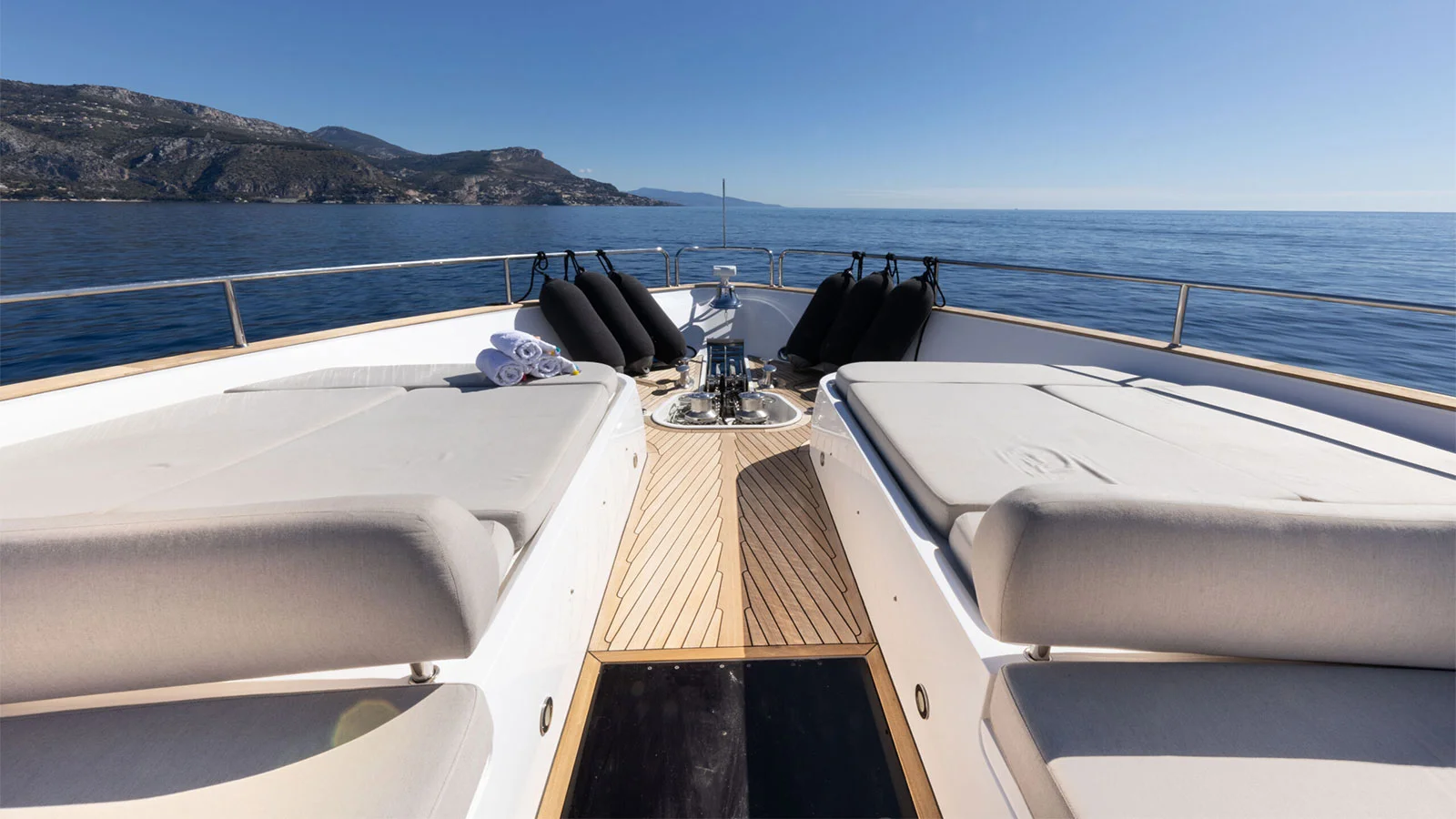 2013 Sunseeker 92 Yacht
