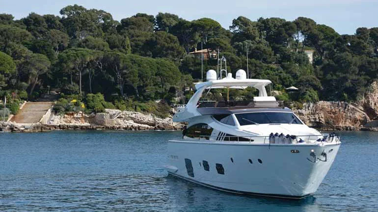 2013 Ferretti 800 HT