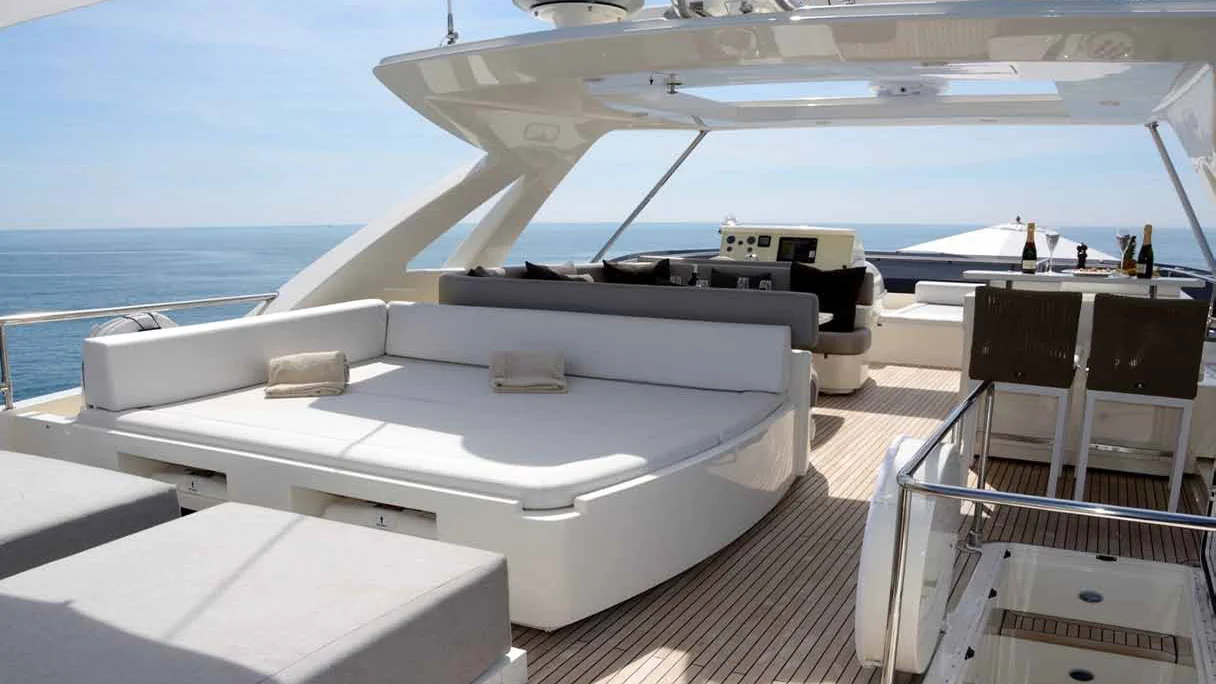 2013 Ferretti 800 HT