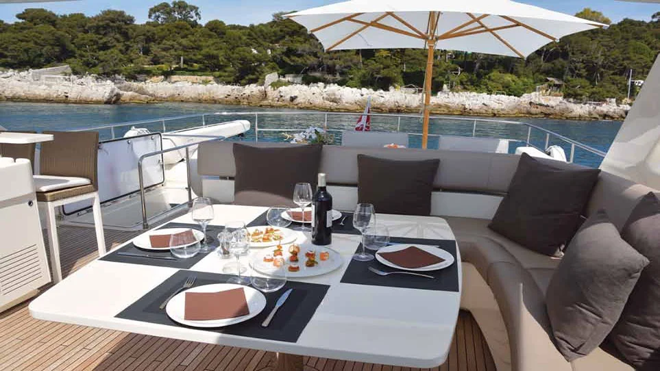 2013 Ferretti 800 HT