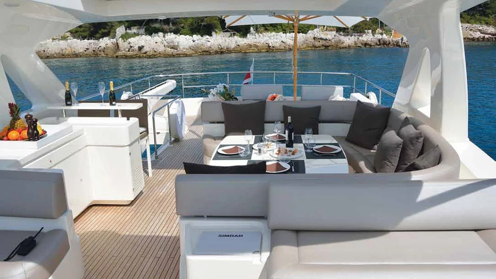 2013 Ferretti 800 HT