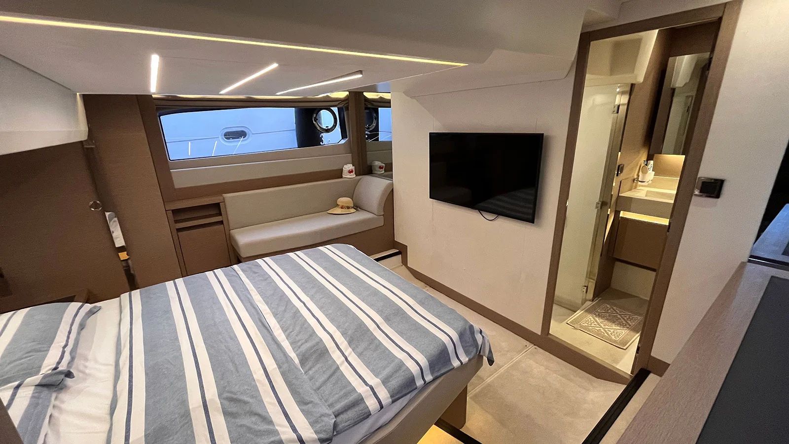 2021 Prestige 520 HT