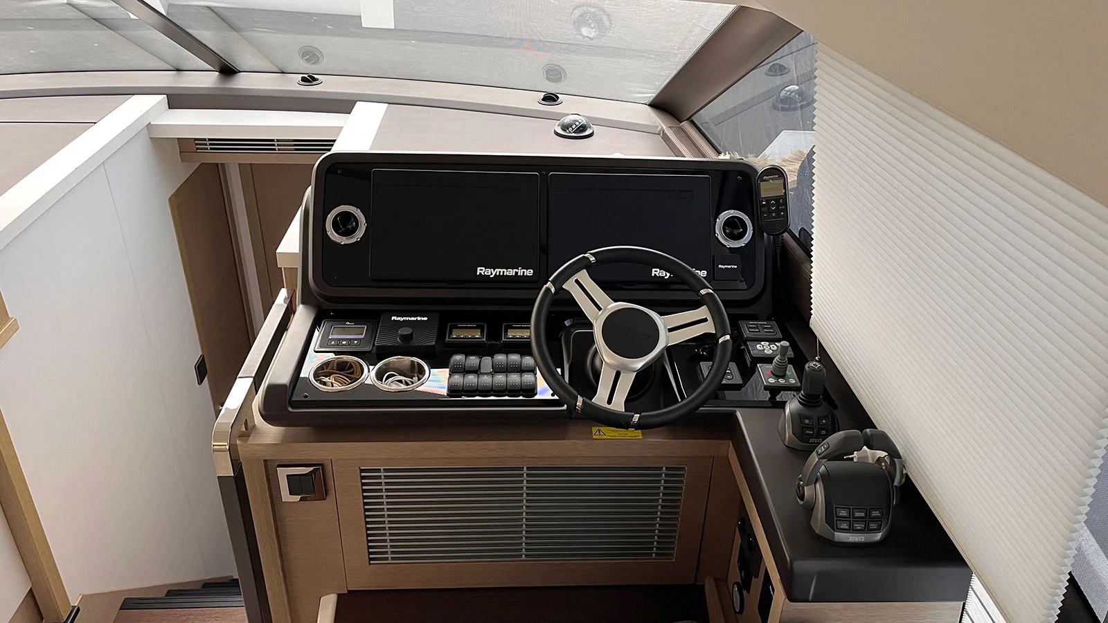 2021 Prestige 520 HT