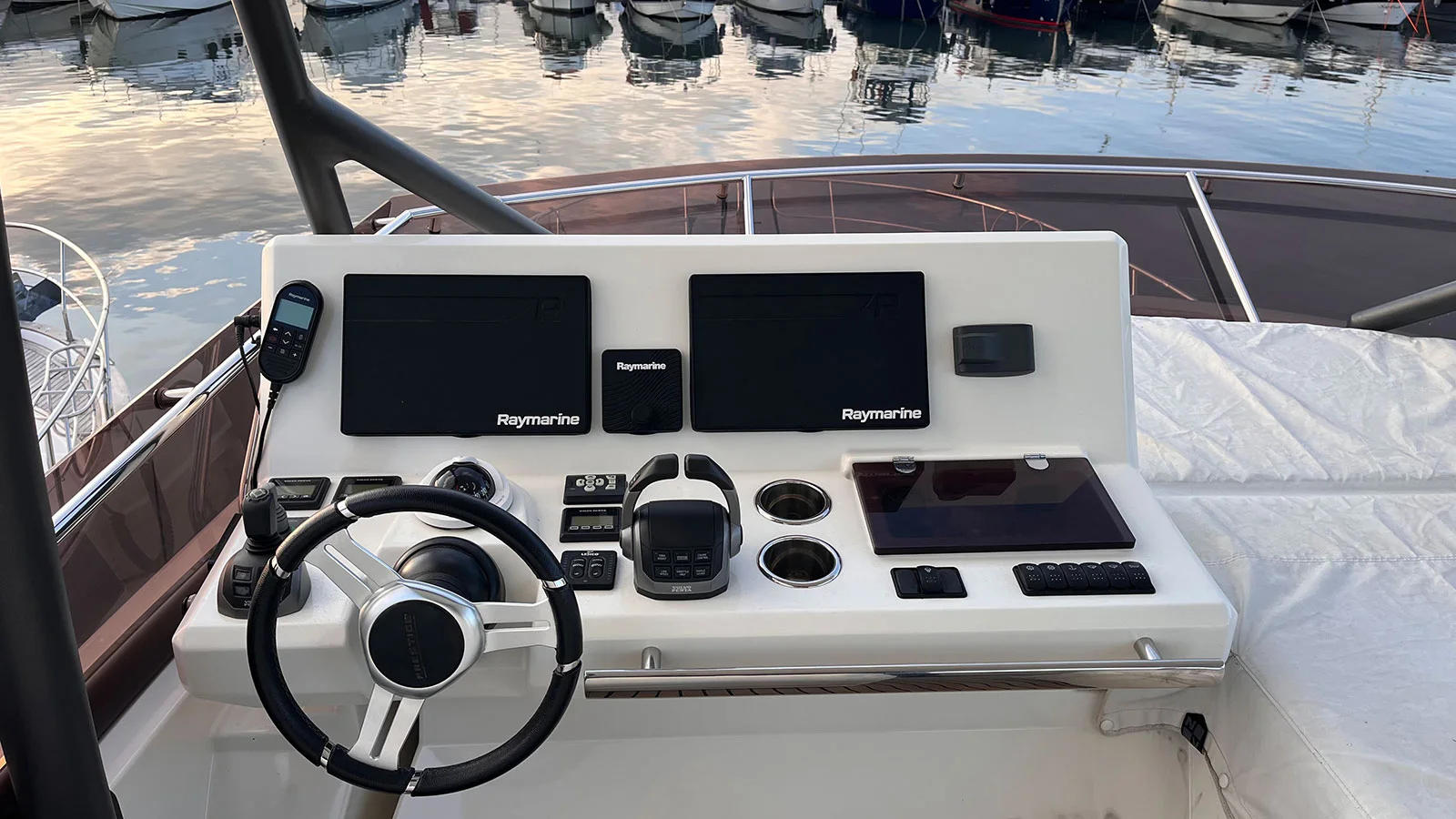 2021 Prestige 520 HT