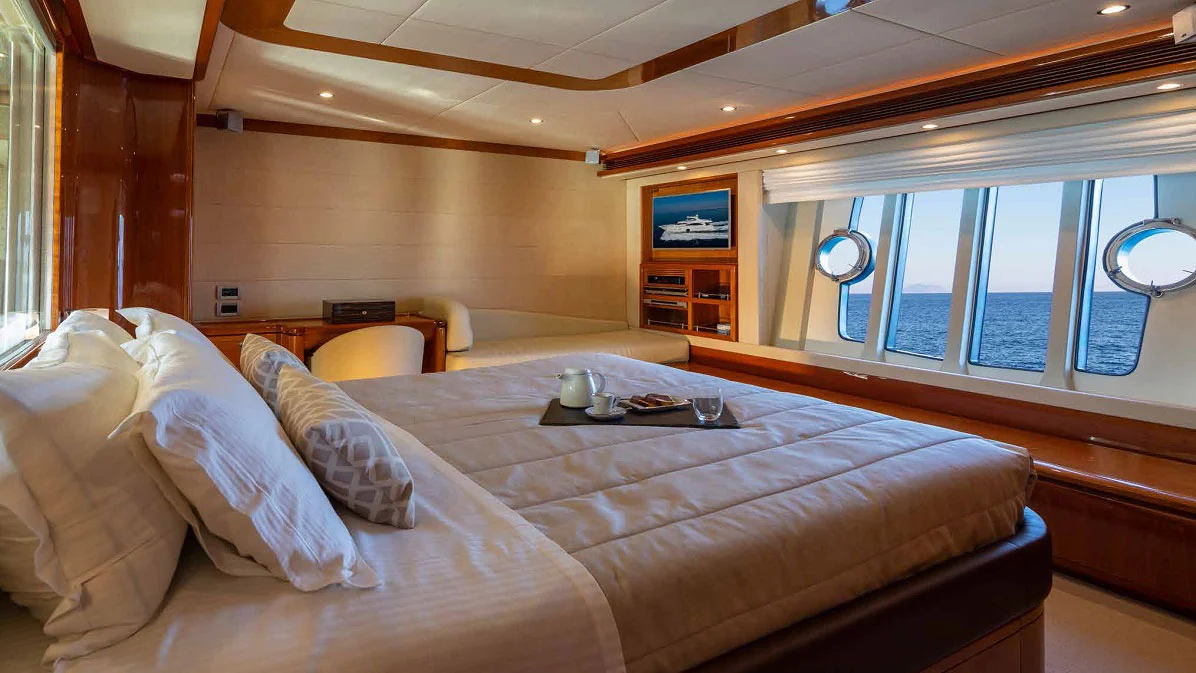 2007 Ferretti 830 HT