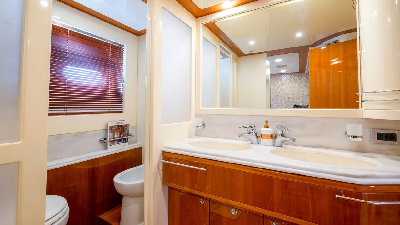 2007 Ferretti 830 HT