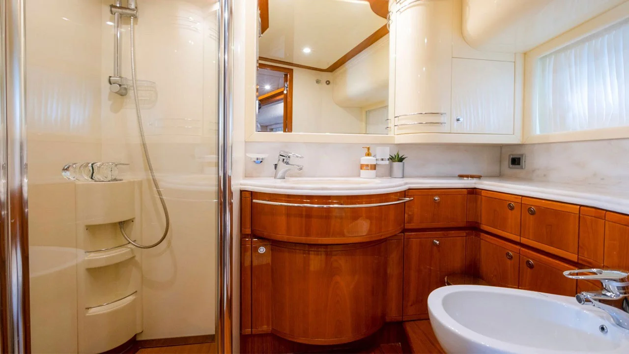 2007 Ferretti 830 HT