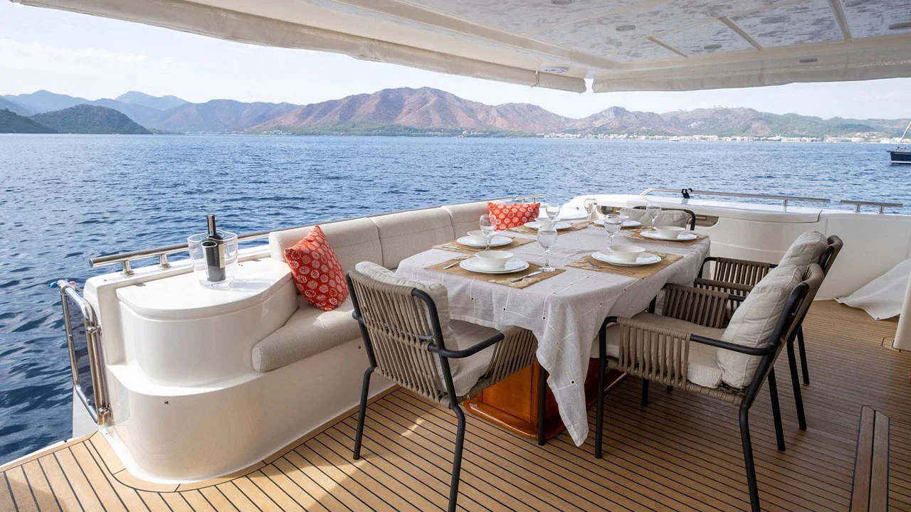 2007 Ferretti 830 HT