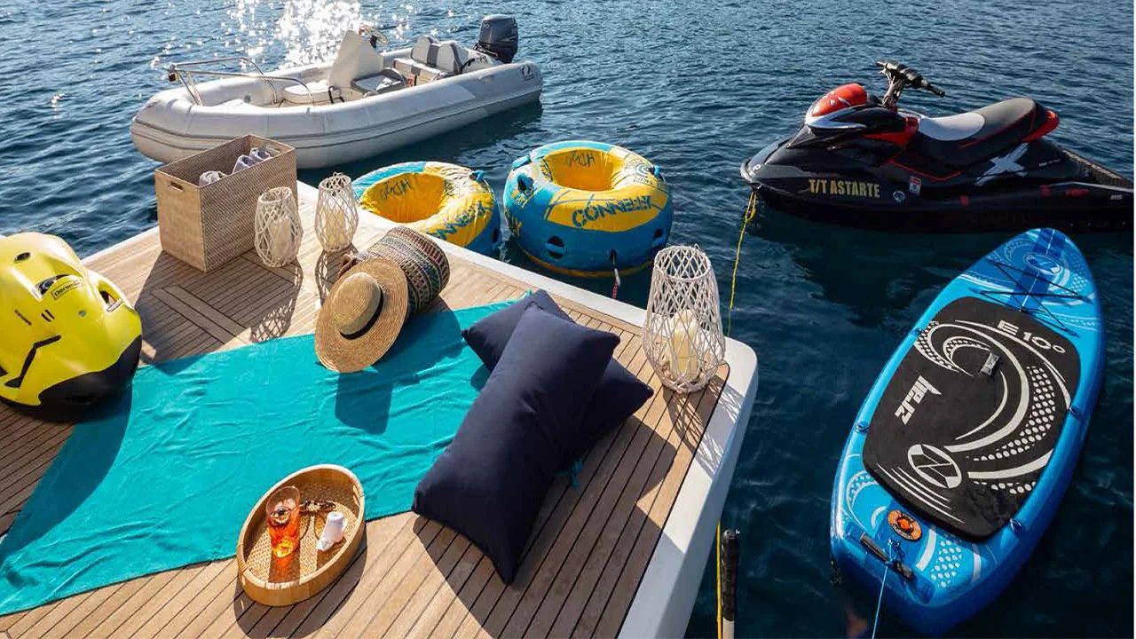 2007 Ferretti 830 HT