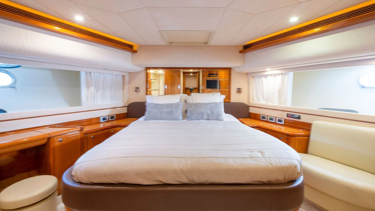 2007 Ferretti 830 HT