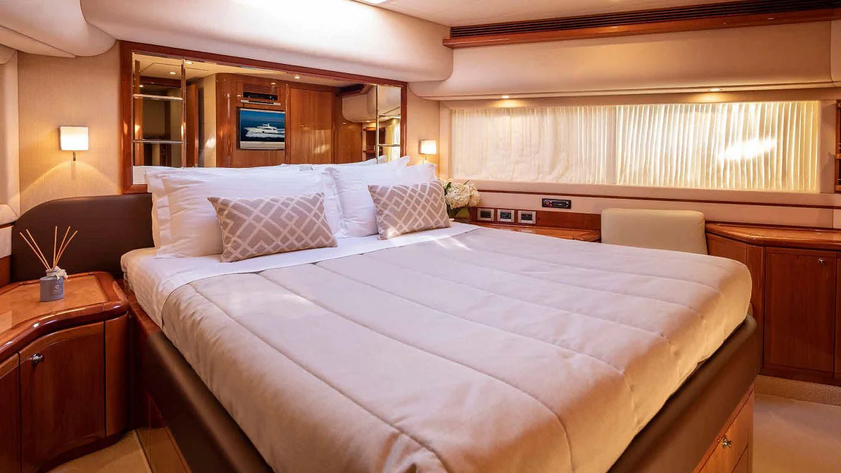 2007 Ferretti 830 HT